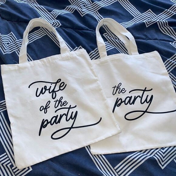 Cotton canvas tote bags (2) in the set. 13.5” x 14”. Perfect hostess gift - Picture 4 of 4